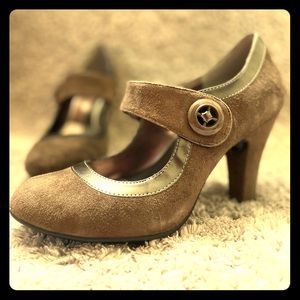 Euro Sofft Heels. Comfy, trendy, only worn twice!